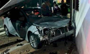 Casal fica em estado grave ao se envolver em acidente com carro