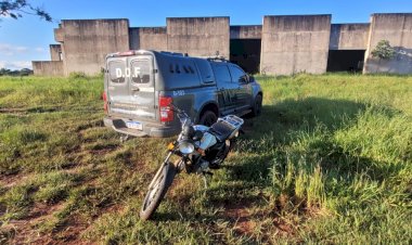 Motocicleta furtada em estabelecimento comercial é recuperada pelo DOF