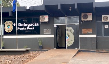 Motorista tem caminhonete roubada ao parar em posto na fronteira