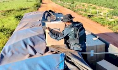 Caminhão e carro são apreendidos com R$ 1,5 milhão em cigarros contrabandeados