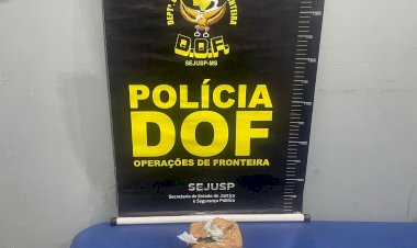 Passageira de veículo de aplicativo é presa com meio quilo de pasta base de cocaína