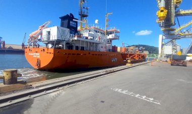 Concluída a dragagem de dois berços de atracação no Porto de São Francisco do Sul