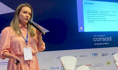 Servidora da Secretaria da Administração apresenta trabalho em um dos principais congressos da área