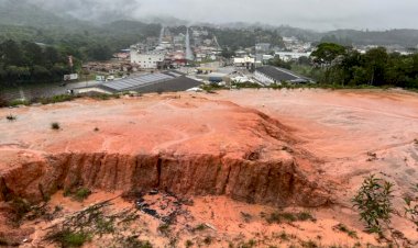 Cidades em emergência, deslizamentos e idosa arrastada: os estragos das chuvas em SC