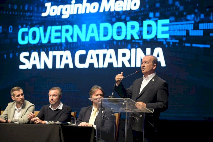 Jorginho Mello participa em Blumenau de aula magna do Entra21, programa que vai formar 2,4 mil alunos em tecnologia