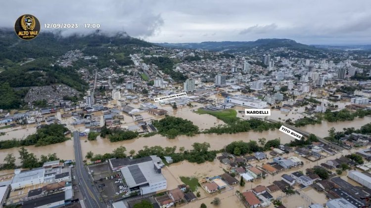 FOTOS: Rio do Sul tem noite histórica com pico no rio Itajaí-Açu